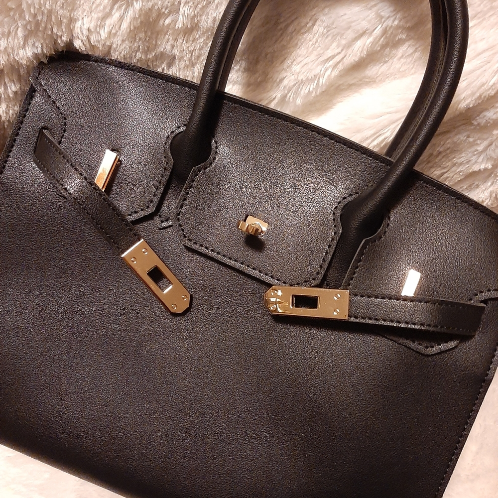 Twist Lock Satchel